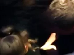 Ginnasta facendo split film erotici gratuiti e sedersi su dildo