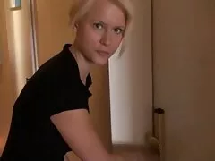 Spiare film erotico gratis una ragazza che stava lavando sotto la doccia